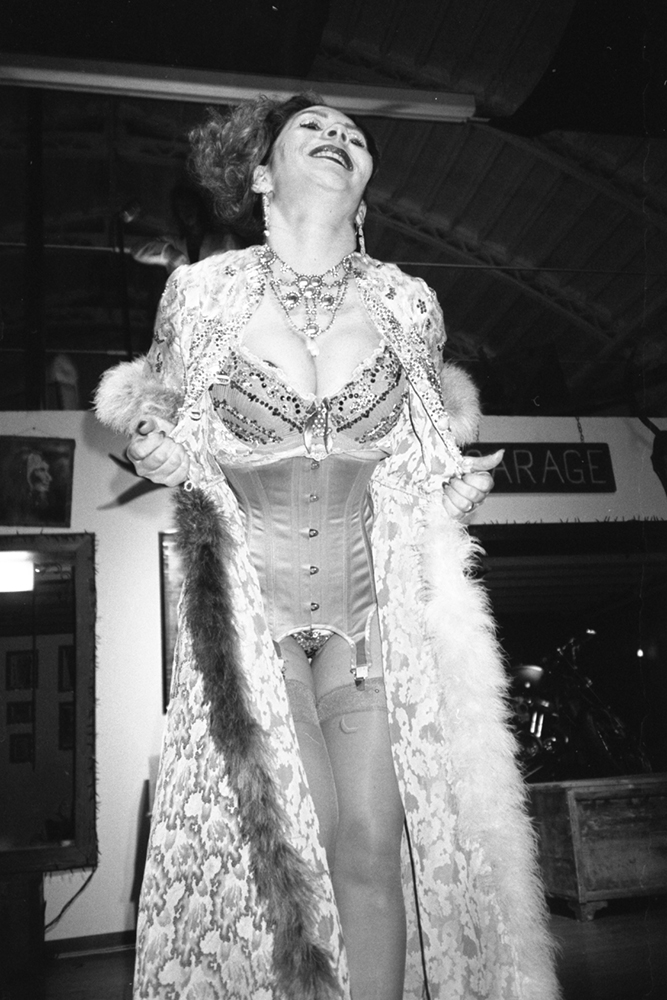 burlesque female performer